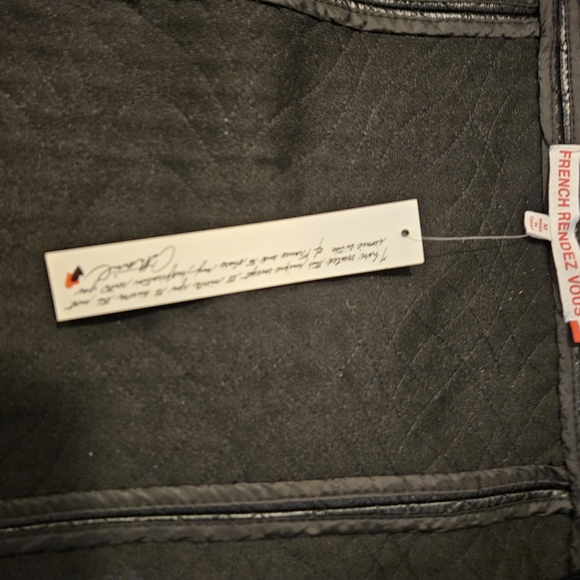 Luxurious Black Quilted Jacket - Picture 11 of 15